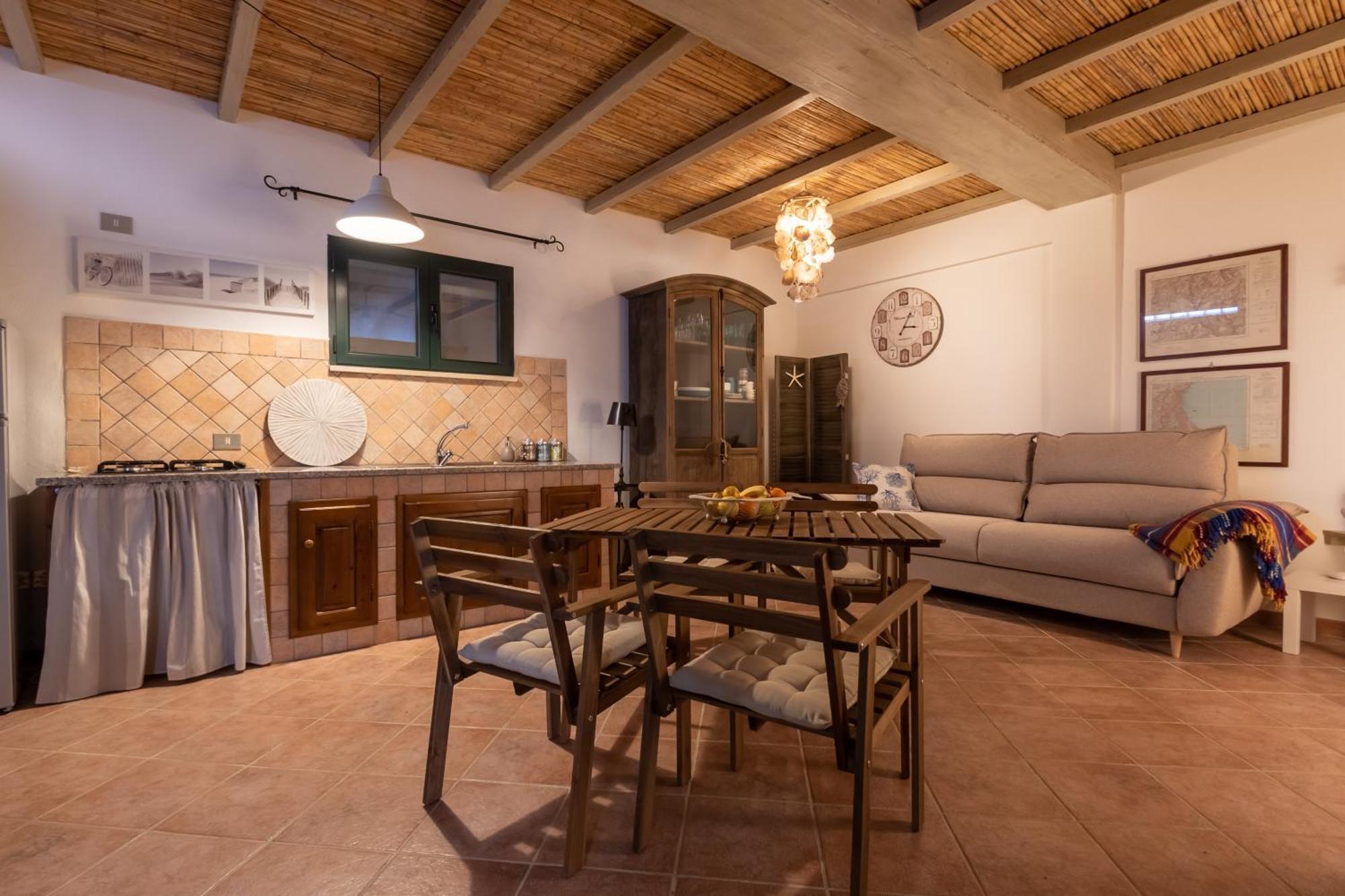 Raffinata Taverna Con Camino Cala Liberotto Buitenkant foto