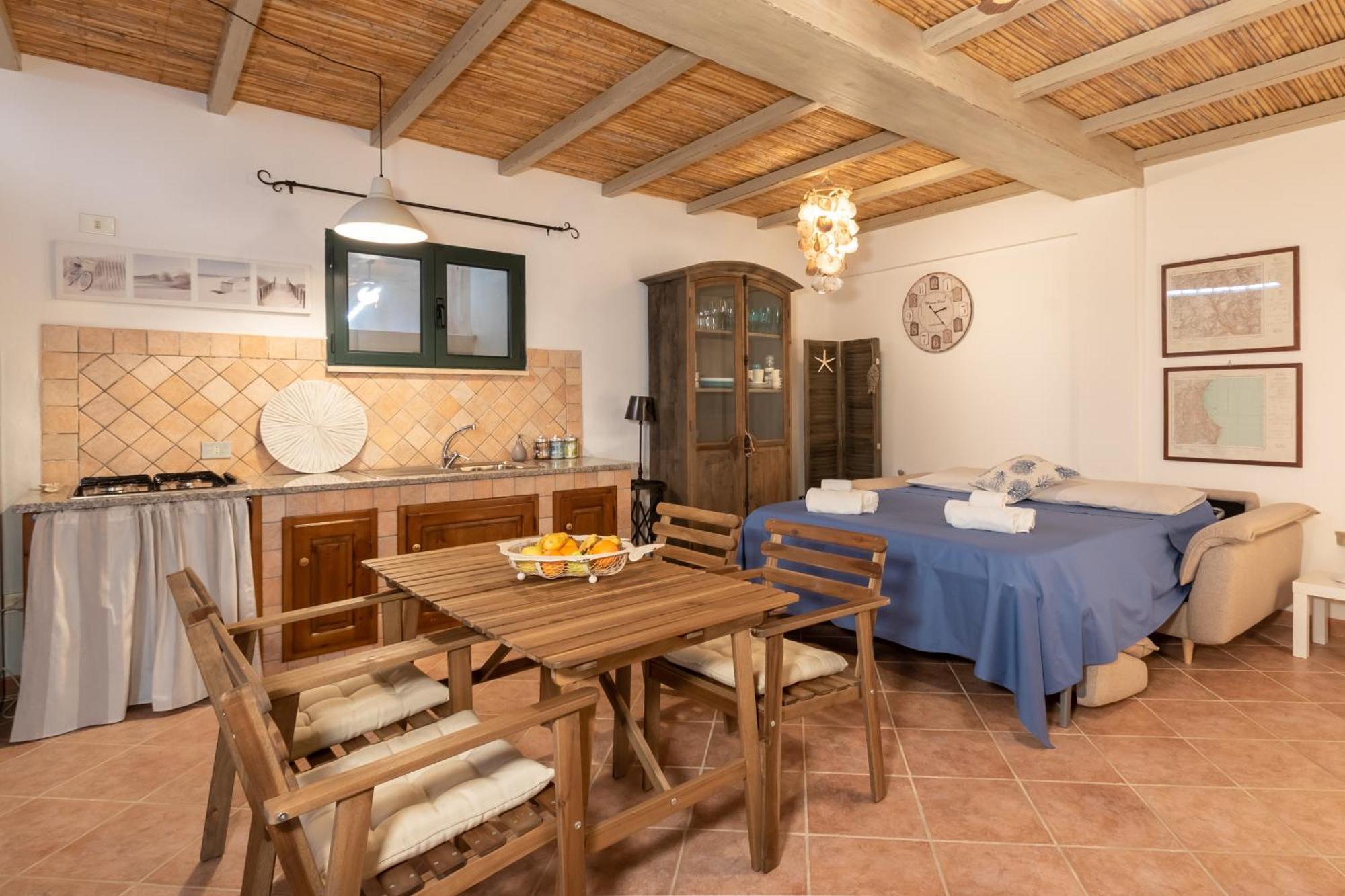 Raffinata Taverna Con Camino Cala Liberotto Buitenkant foto